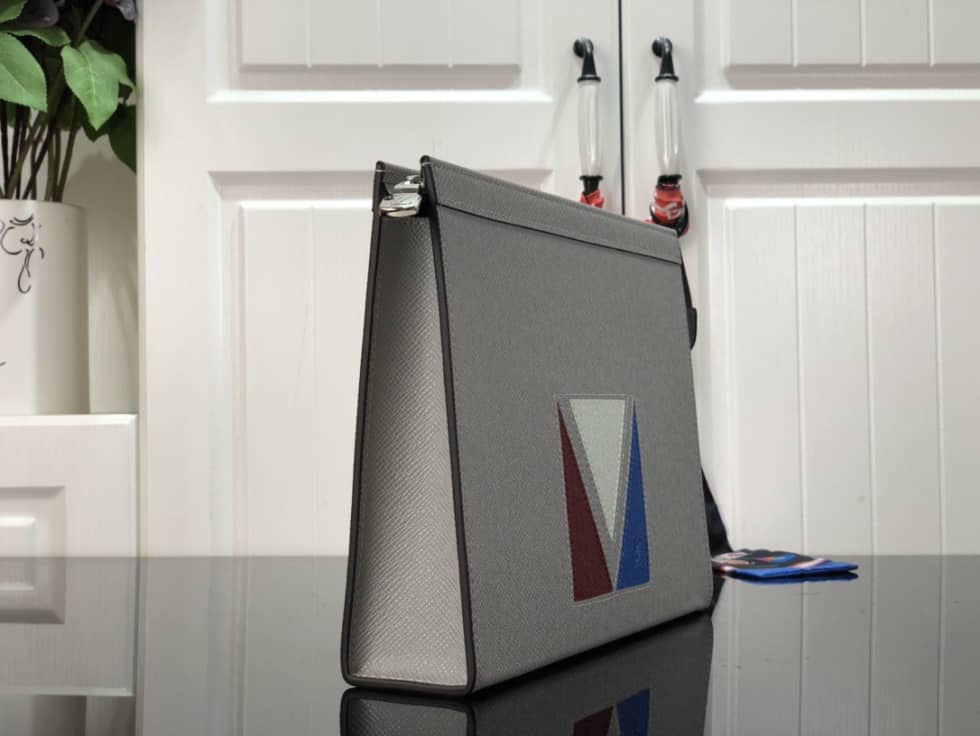 Louis Vuitton Taiga Pochette Voyage Gery M59147 Replica