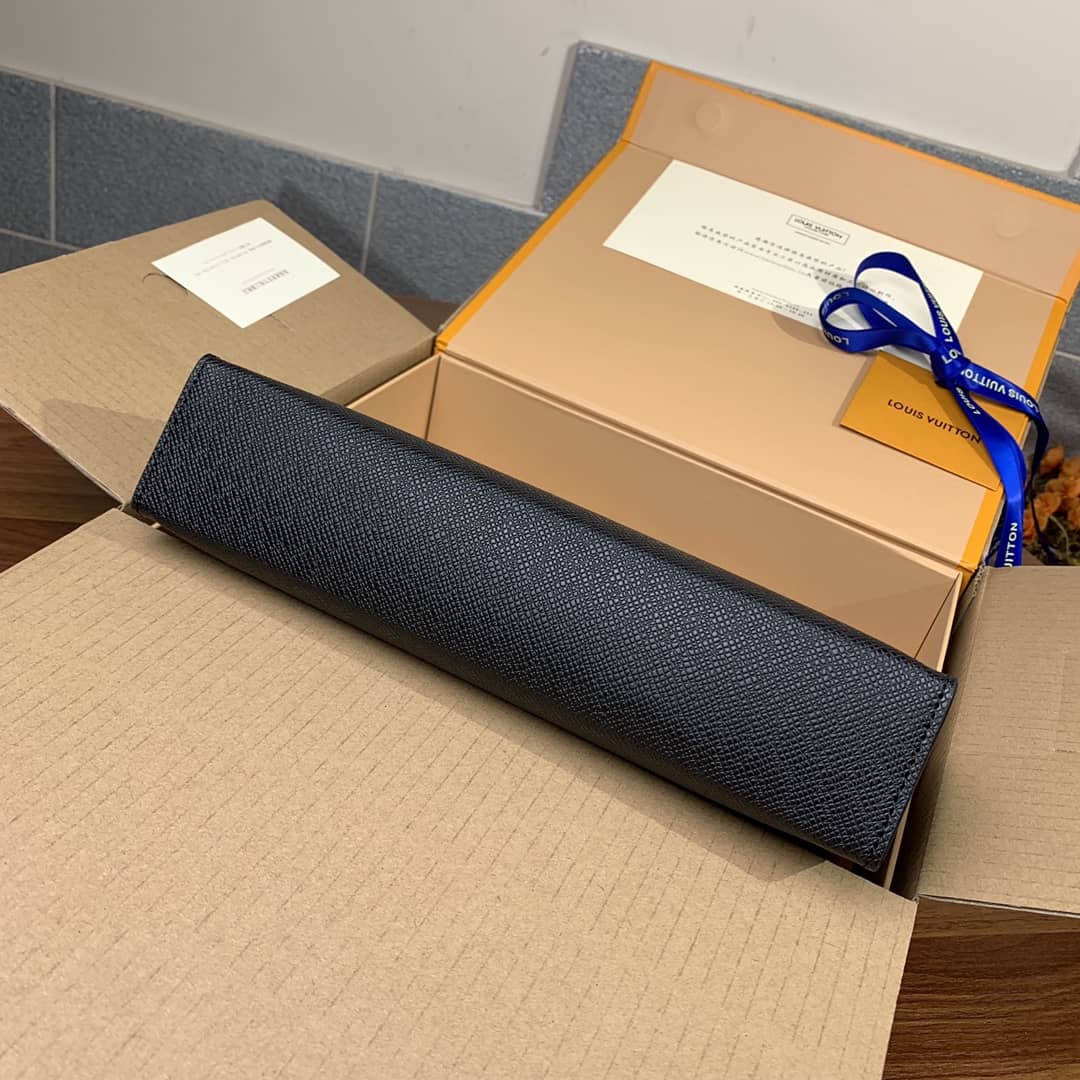 Louis Vuitton Pochette Voyage MM Replica Handbag M30675