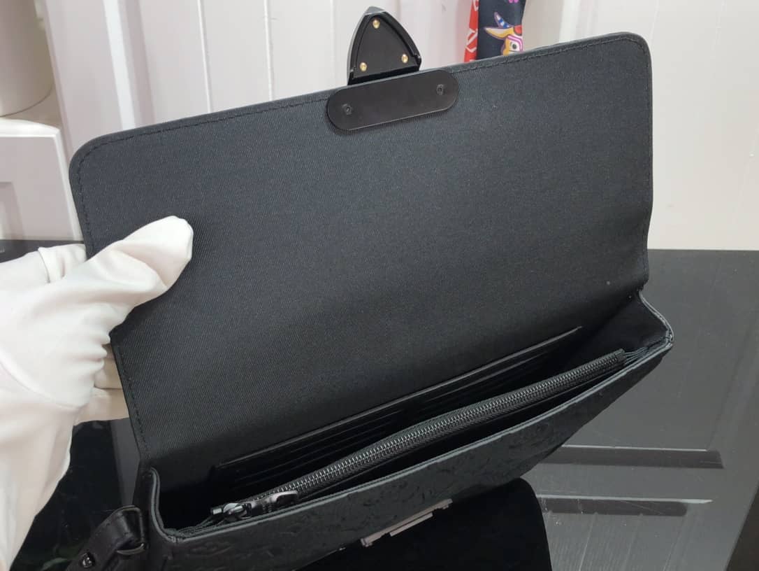 Louis Vuitton S Lock A4 Monogram Taurillon Cowhide Leather Pouch Replica Black M80582