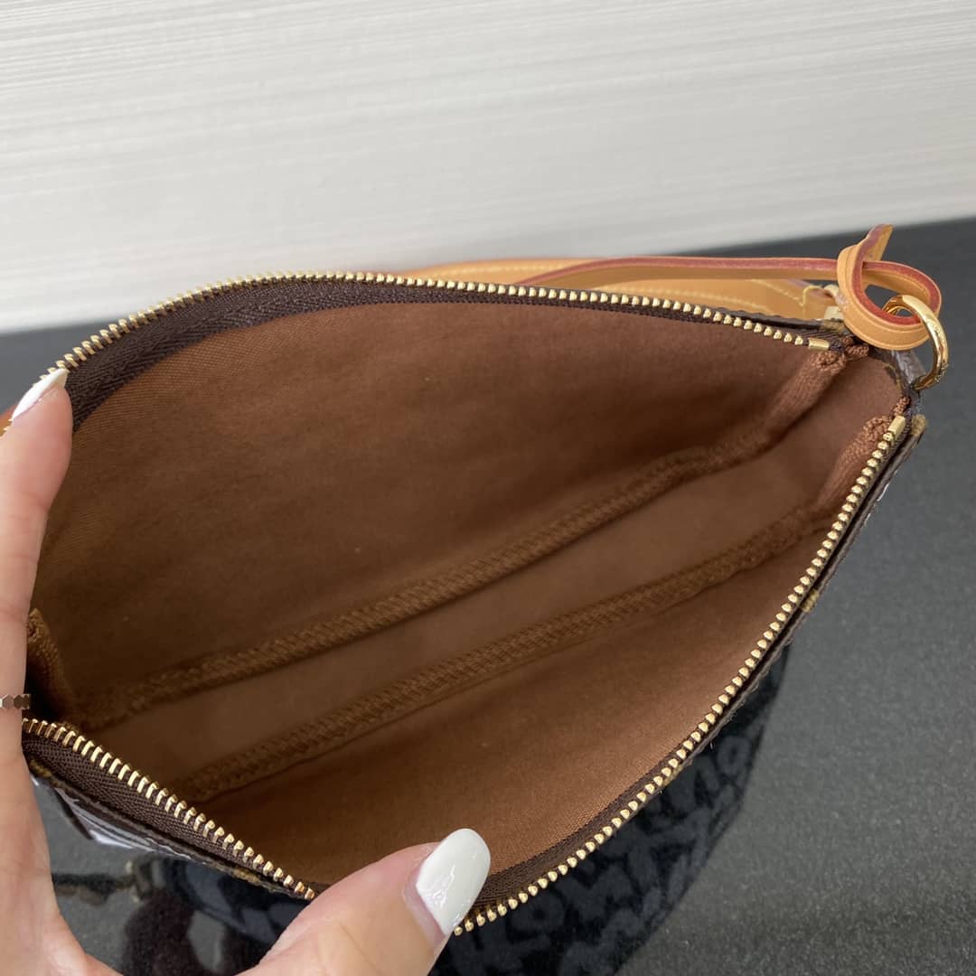 Louis Vuitton Pochette Dupe 2001 Accessories Graffiti Monogram Bag M51980 White