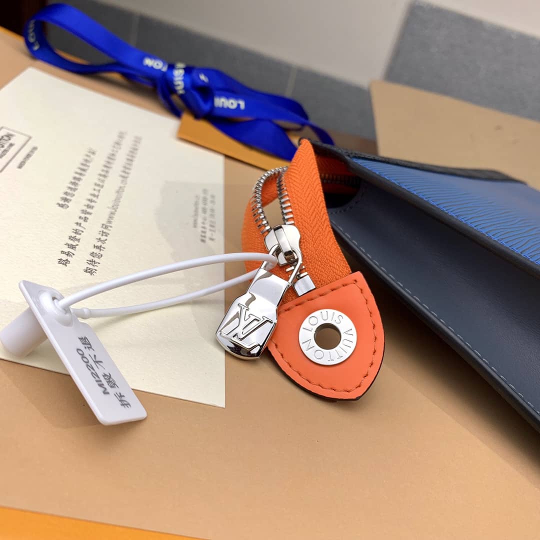 Louis Vuitton Pochette Voyage MM Replica Clutch M62912