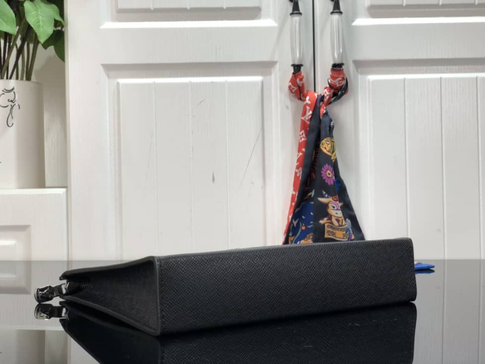 Louis Vuitton Taiga Pochette Voyage Black M59147 Replica