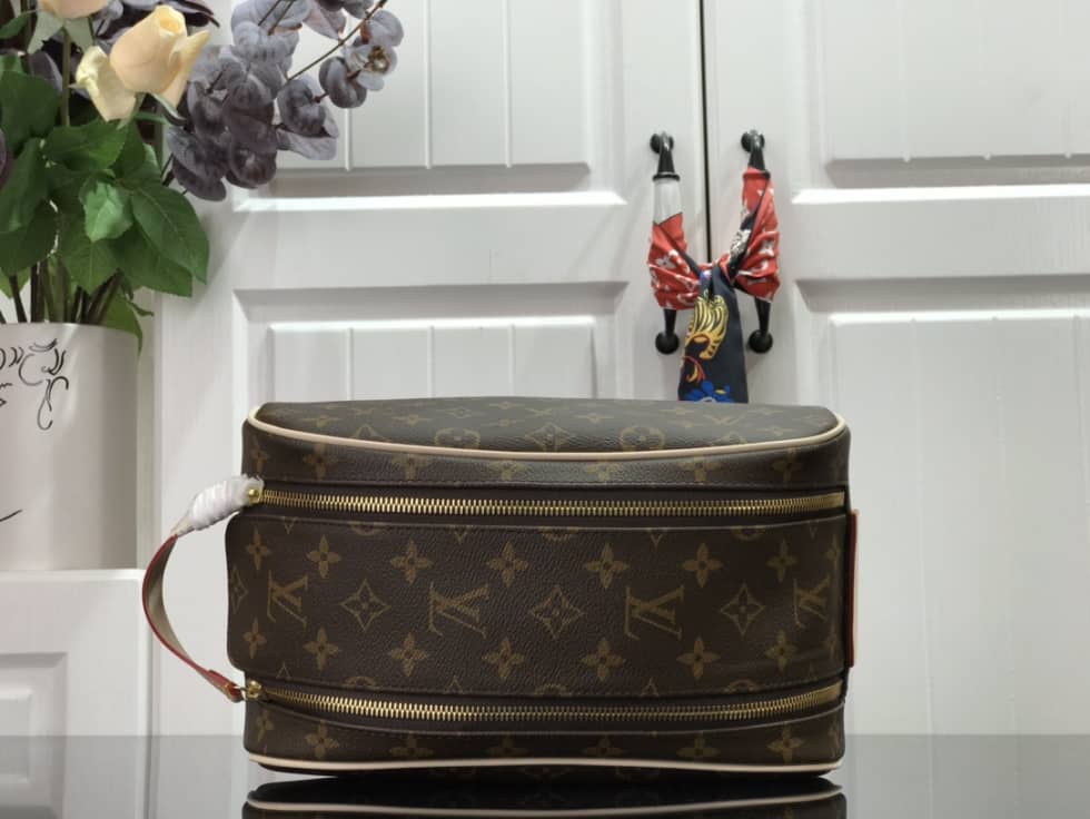 Louis Vuitton King Size Toiletry Bag M47528 Replica
