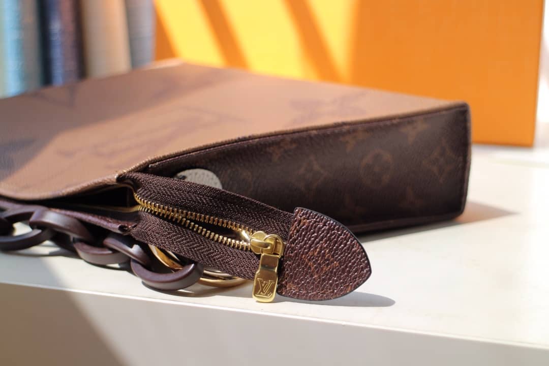 Louis Vuitton Monogram Giant Toilet Pouch Crossbody Bag Replica M67692