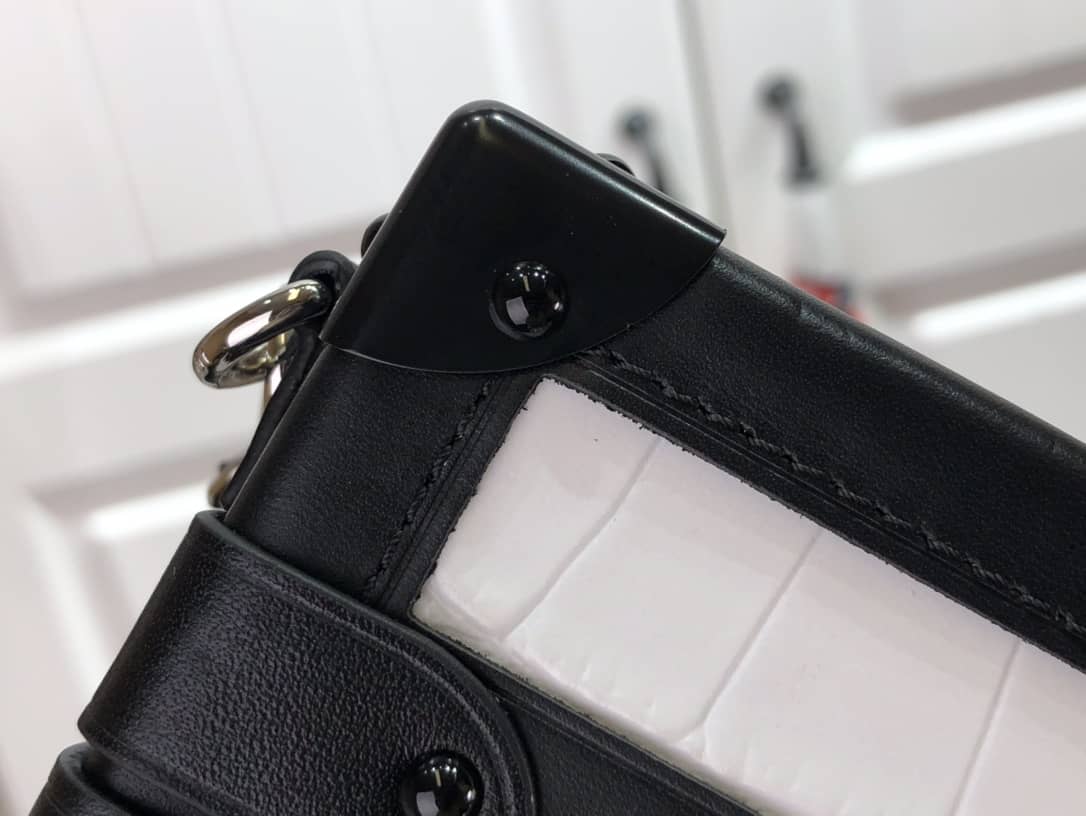 Louis Vuitton Petite Malle Brilliant Alligator Leather Replica Handbag White N93817