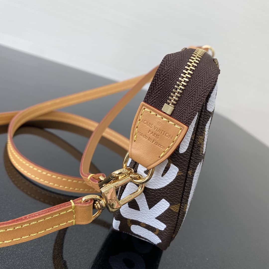 Louis Vuitton Pochette Dupe 2001 Accessories Graffiti Monogram Bag M51980 White