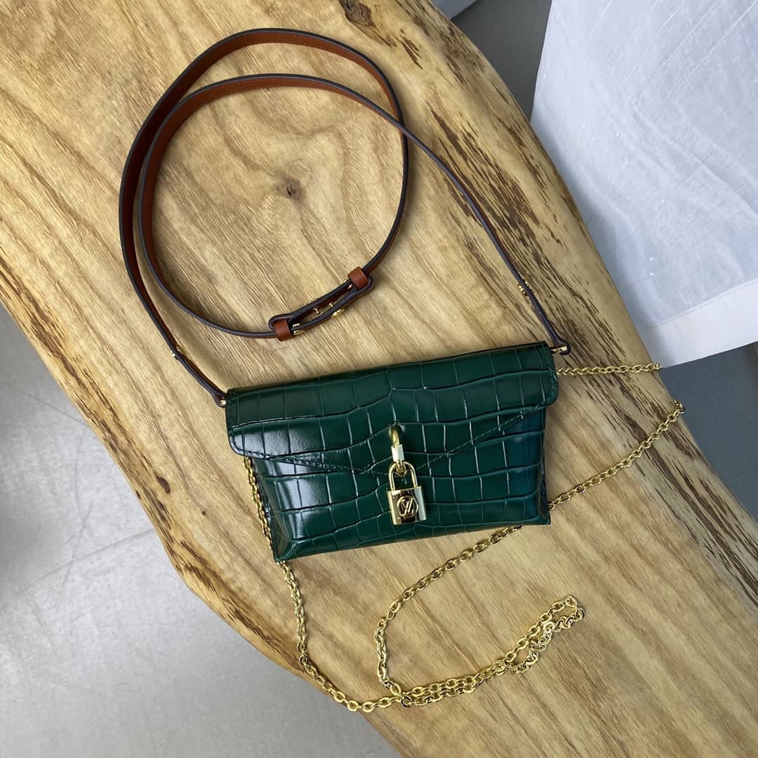 Louis Vuitton Knockoff Chain Clutch Bag Green