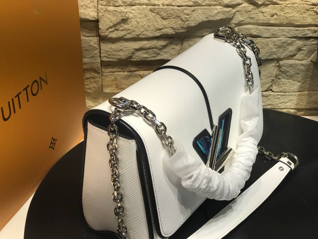 Louis Vuitton AAA Replica Chain Shoulder Bag White