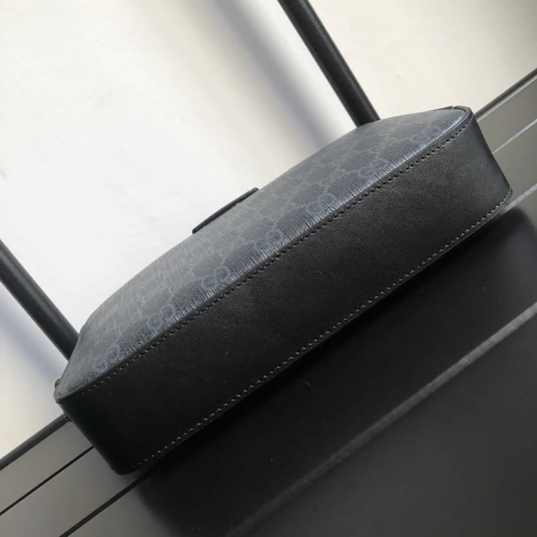 Gucci GG Supreme Wash Bag Replica Black 495562
