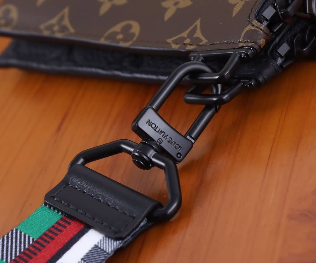 Louis Vuitton Trio Pouch Taurillon M59681 Replica