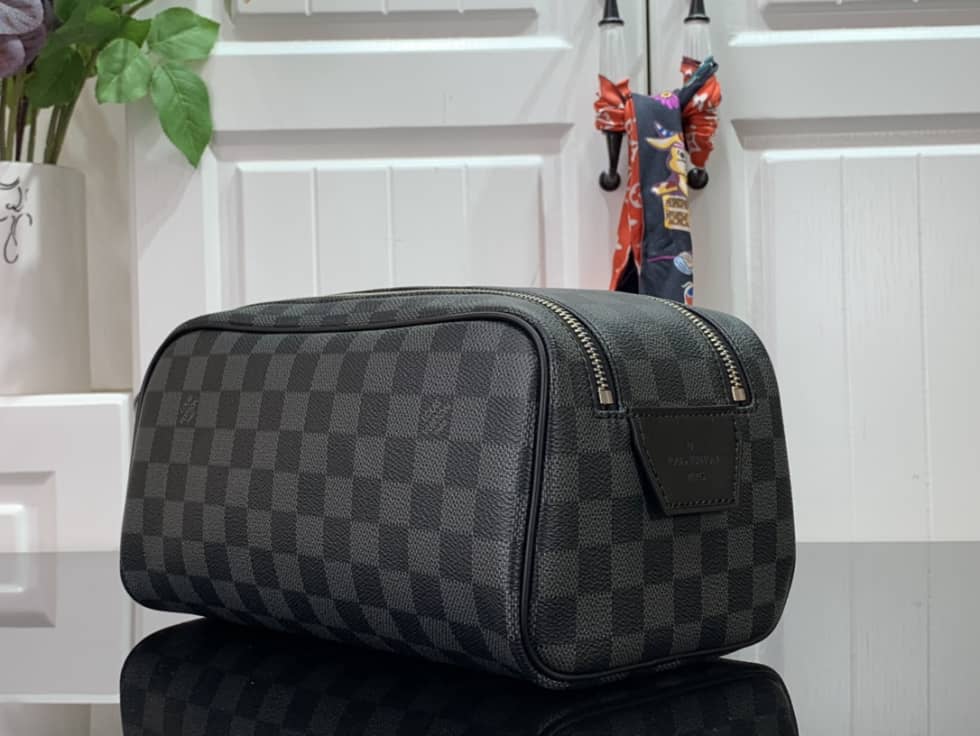 Louis Vuitton Dopp Kit Toilet Pouch Monogram Canvas M44494 Replica