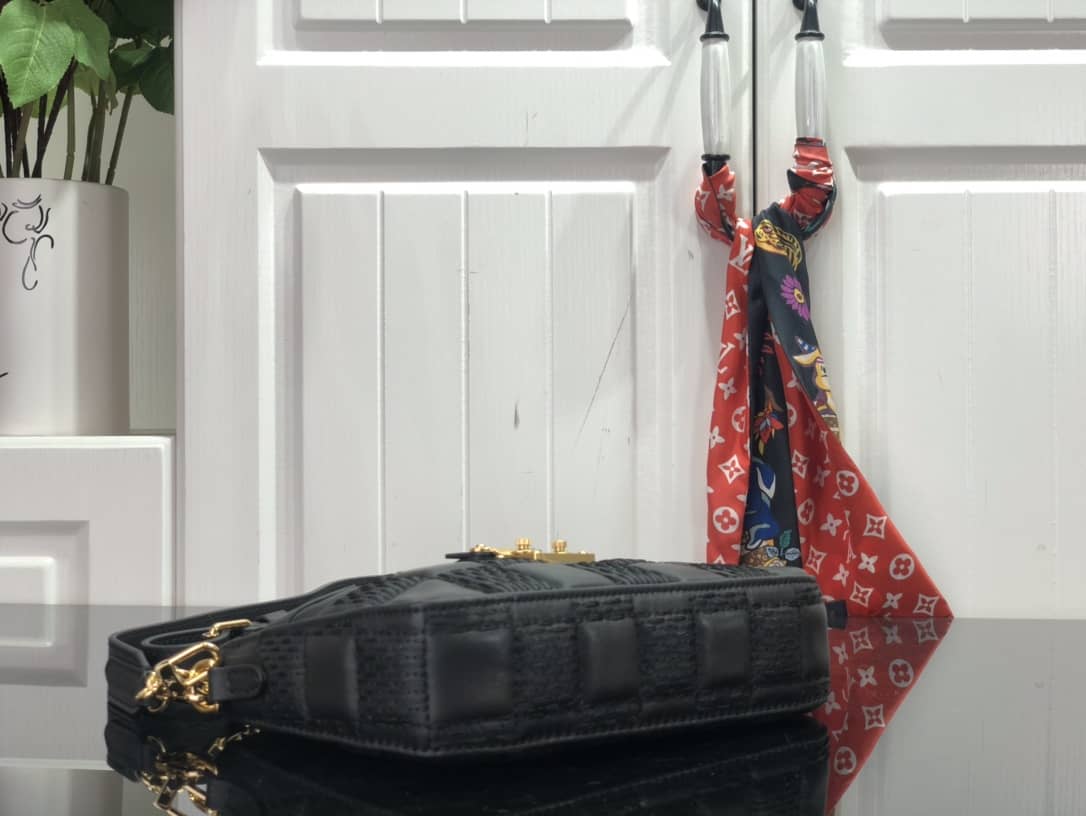 Louis Vuitton Pochette Troca Replica Shoulder Bag Black M59046