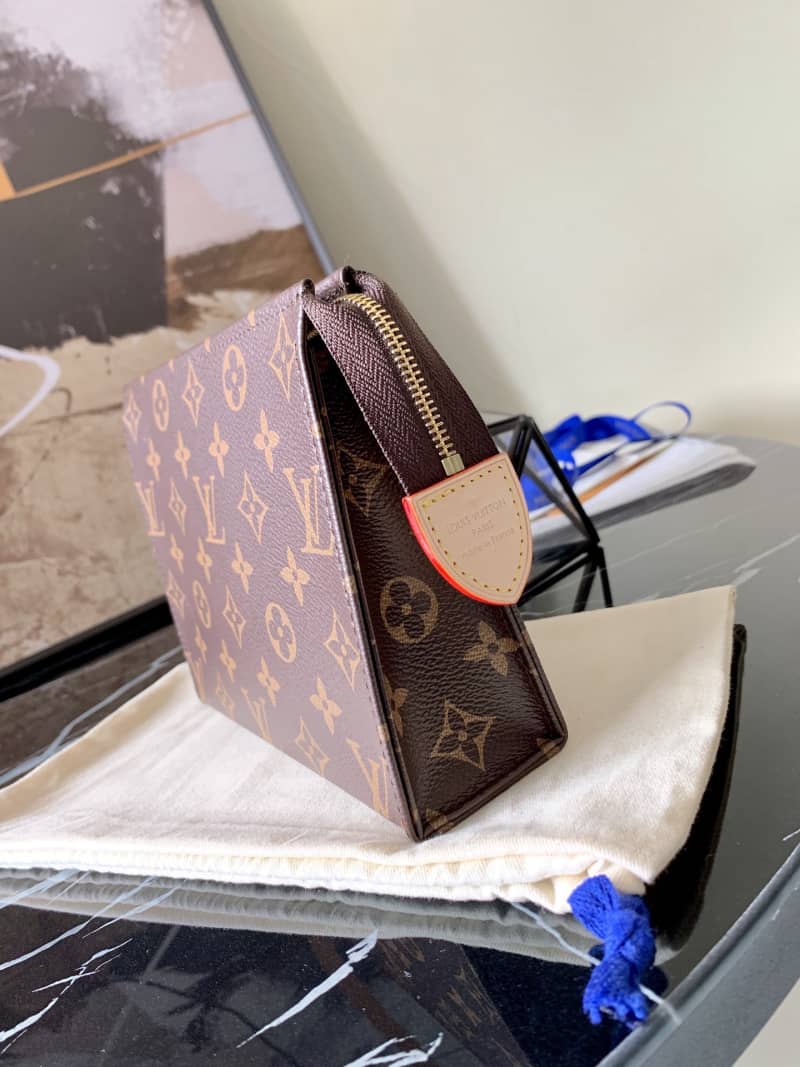 Louis Vuitton Toiletry Pouch Monogram Canvas Replica M47544