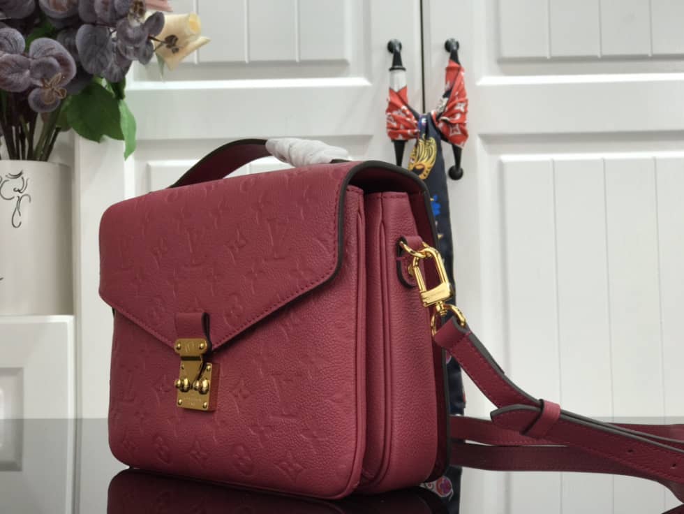 Best Replica Louis Vuitton Pochette Metis Marine Leather Rose M44071 Replica Shoulder Bag(ColaReps)