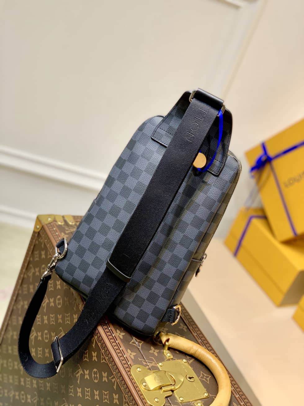 Louis Vuitton Avenue Slingbag Black N45277 Replica Shoulder Bag