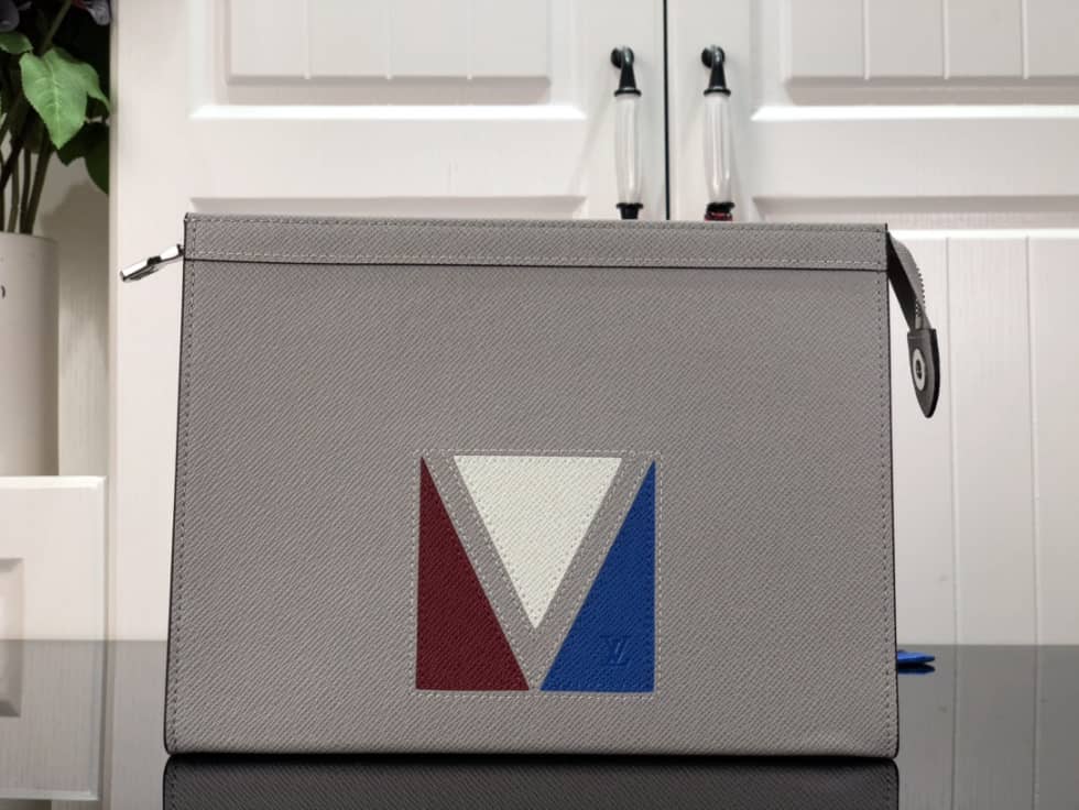 Louis Vuitton Taiga Pochette Voyage Gery M59147 Replica