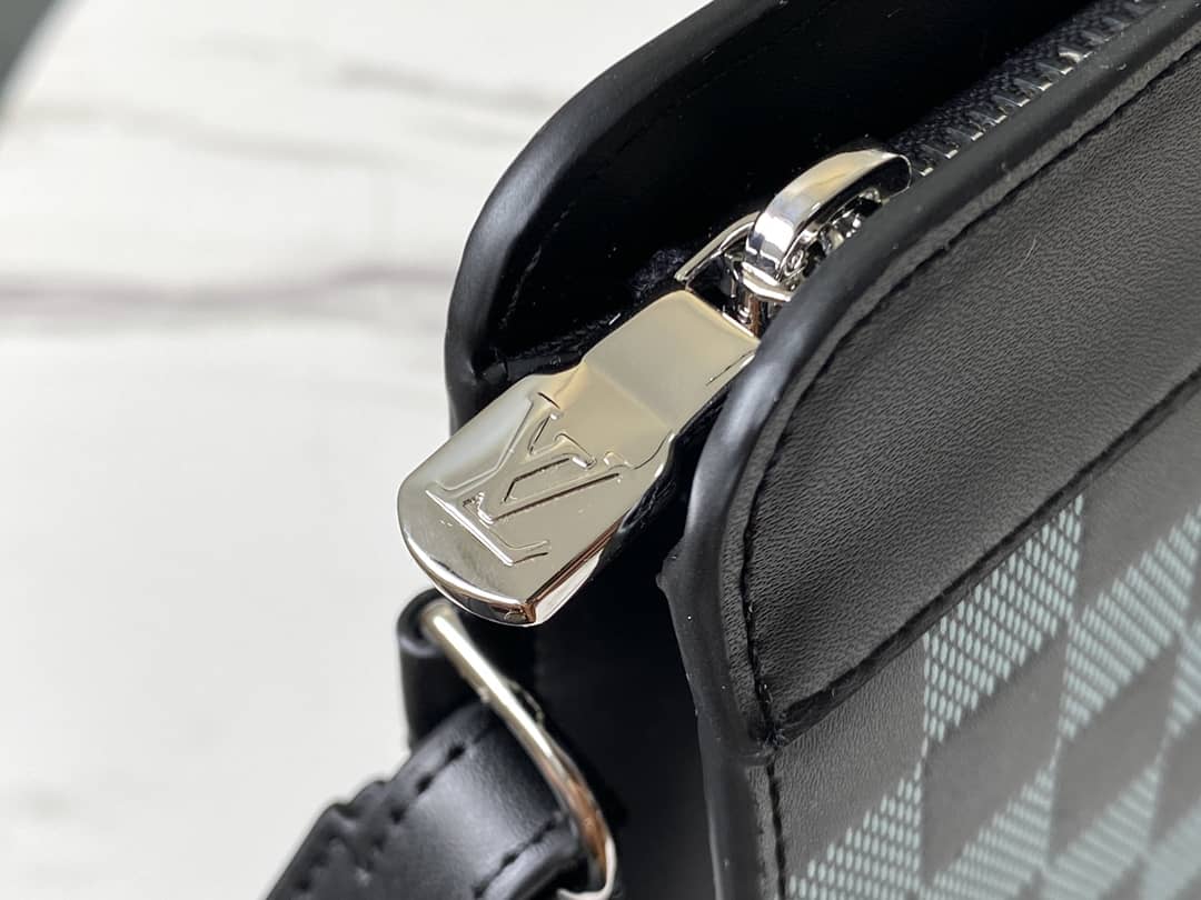 Louis Vuitton Damier Infini 3D Cowhide Leather Standing Pouch Replica Green N60449