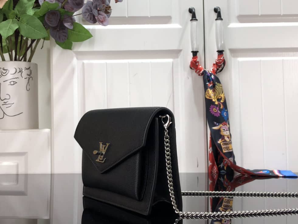 Louis Vuitton Pochette Lock Me Chain M63980 Replica Crossbody Bag