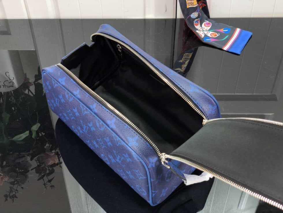 Louis Vuitton Dopp Kit Toilet Pouch Monogram Canvas M44494 Replica