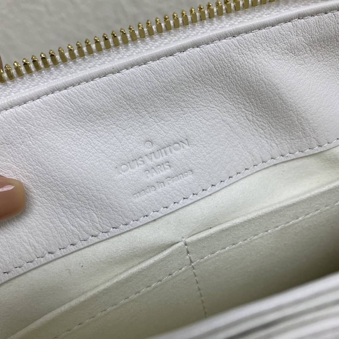 Louis Vuitton 7 Star Chain Clutch Bag White