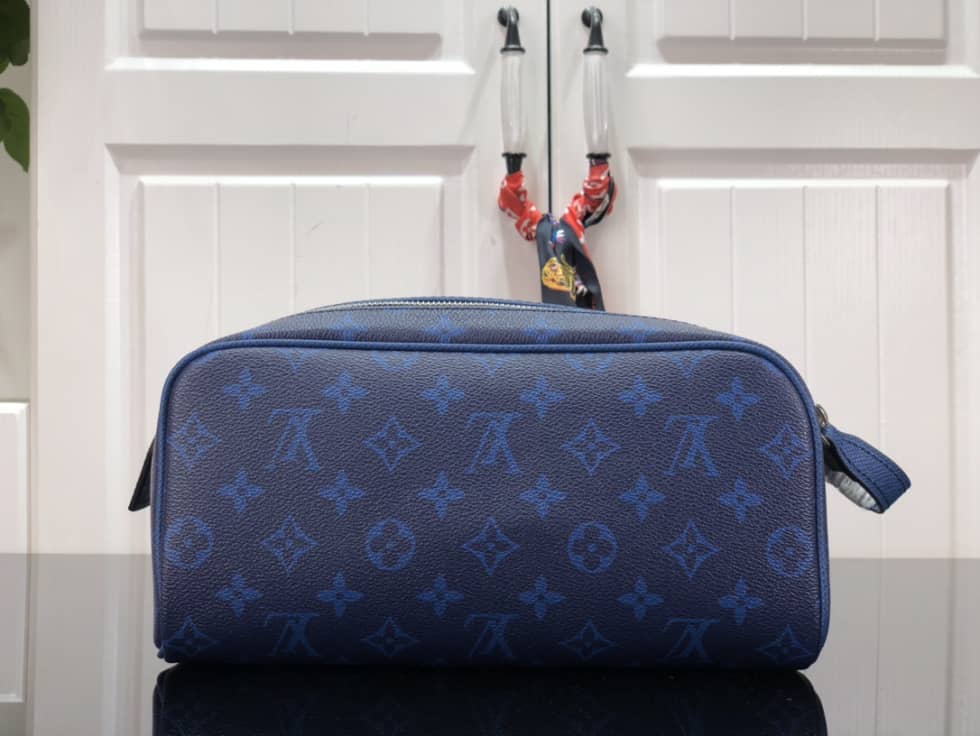 Louis Vuitton Dopp Kit Toilet Pouch Monogram Canvas M44494 Replica