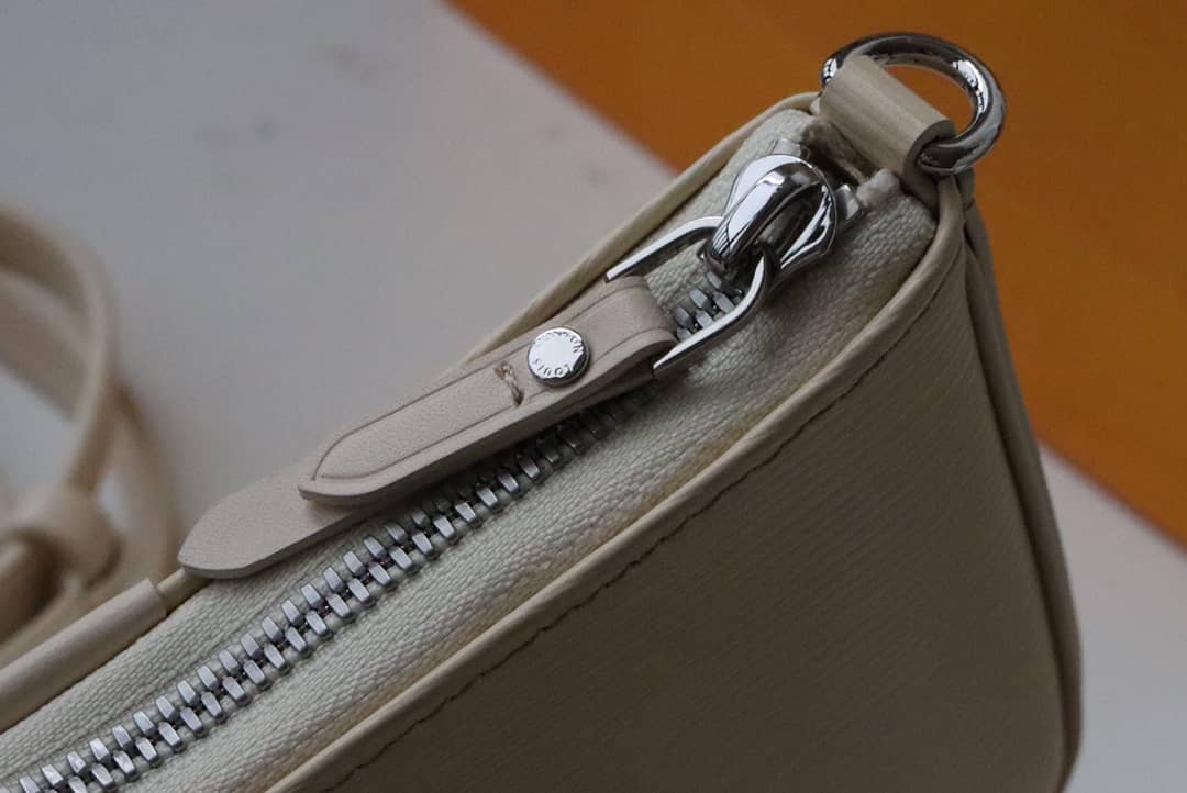 Louis Vuitton Easy pouch 2way Epi Replica Crossboy Bag White M80483