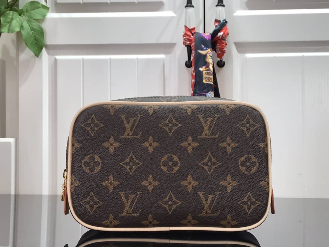 Louis Vuitton Toiletry Trousse Damier Pouch PM Replica N47522