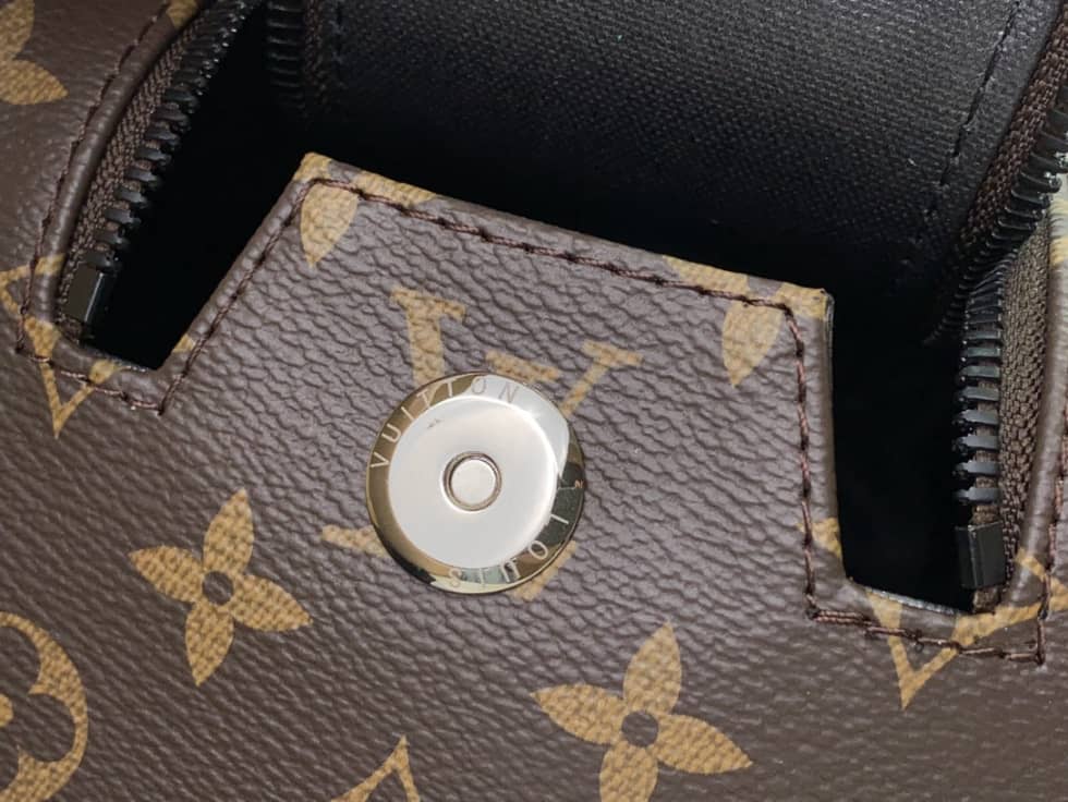 Louis Vuitton Dopp Kit Monogram Canvas Toilet Pouch M46253 Replica