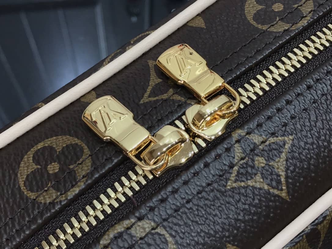 High Quality Designer LV Wash Bag Wholesale