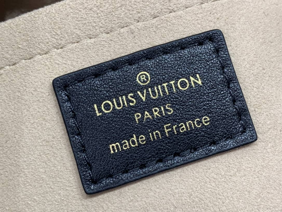 Louis Vuitton Damier Quilt Lambskin Troca MM H27 Replica Bag Black M59114