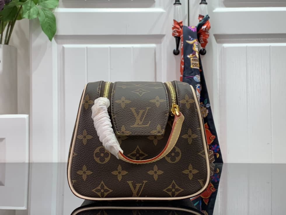 Louis Vuitton Dopp Kit Toilet Pouch Monogram Canvas M44494 Replica