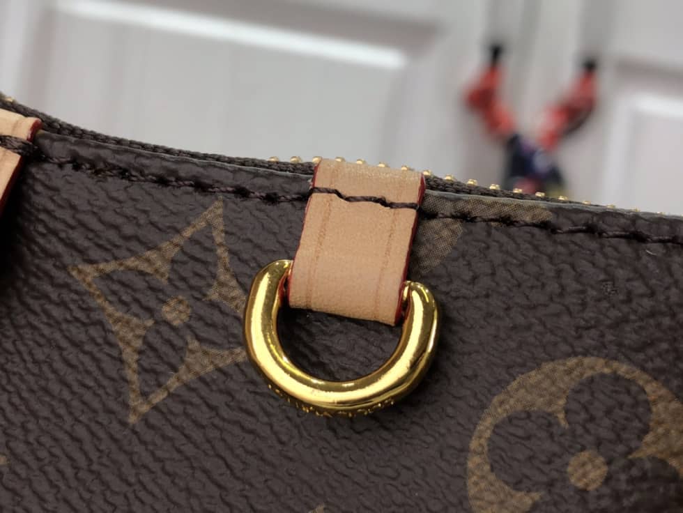Louis Vuitton Easy Pouch On Strap Monogram M81066 Replica