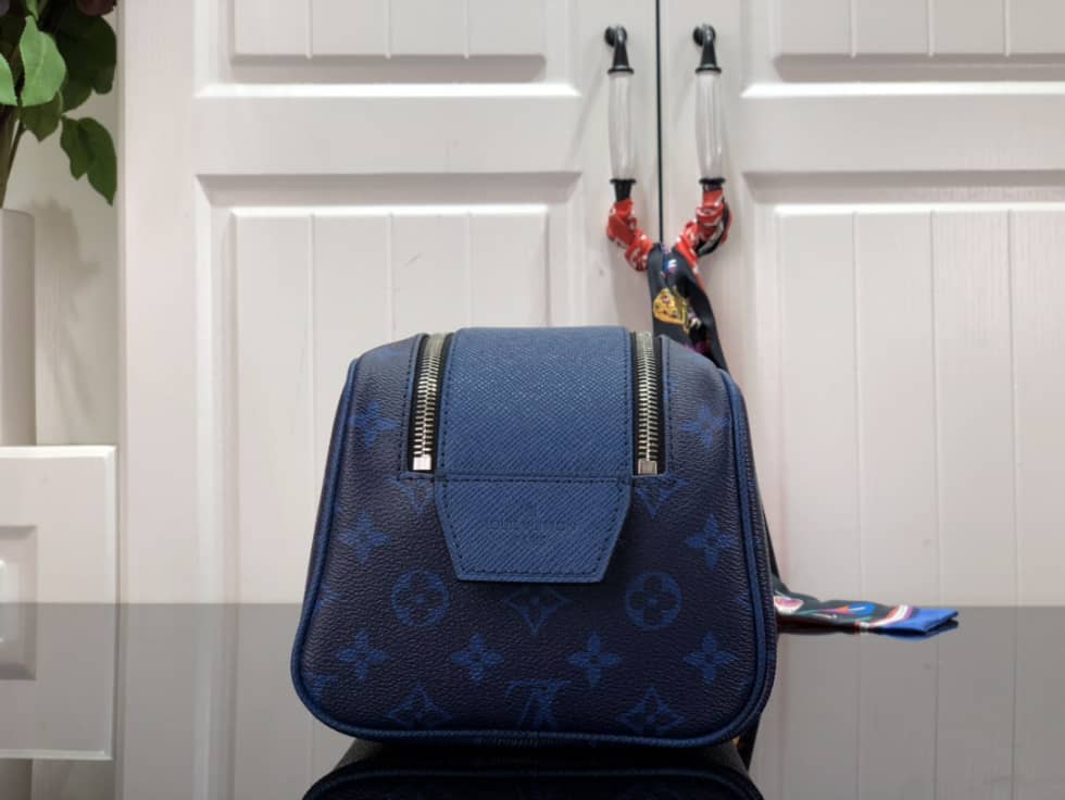 Louis Vuitton Dopp Kit Toilet Pouch Monogram Canvas M44494 Replica