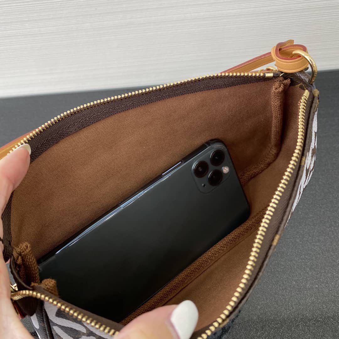 Louis Vuitton Pochette Dupe 2001 Accessories Graffiti Monogram Bag M51980 White