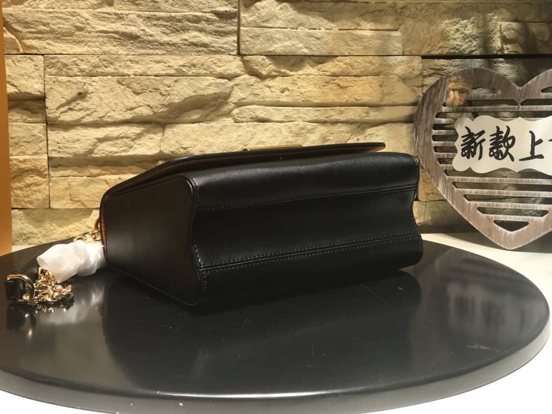 Louis Vuitton Twist Epi Handbag Replica