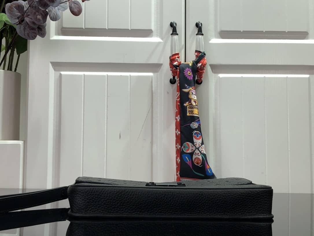 Louis Vuitton S Lock A4 Monogram Taurillon Cowhide Leather Pouch Replica Black M80582