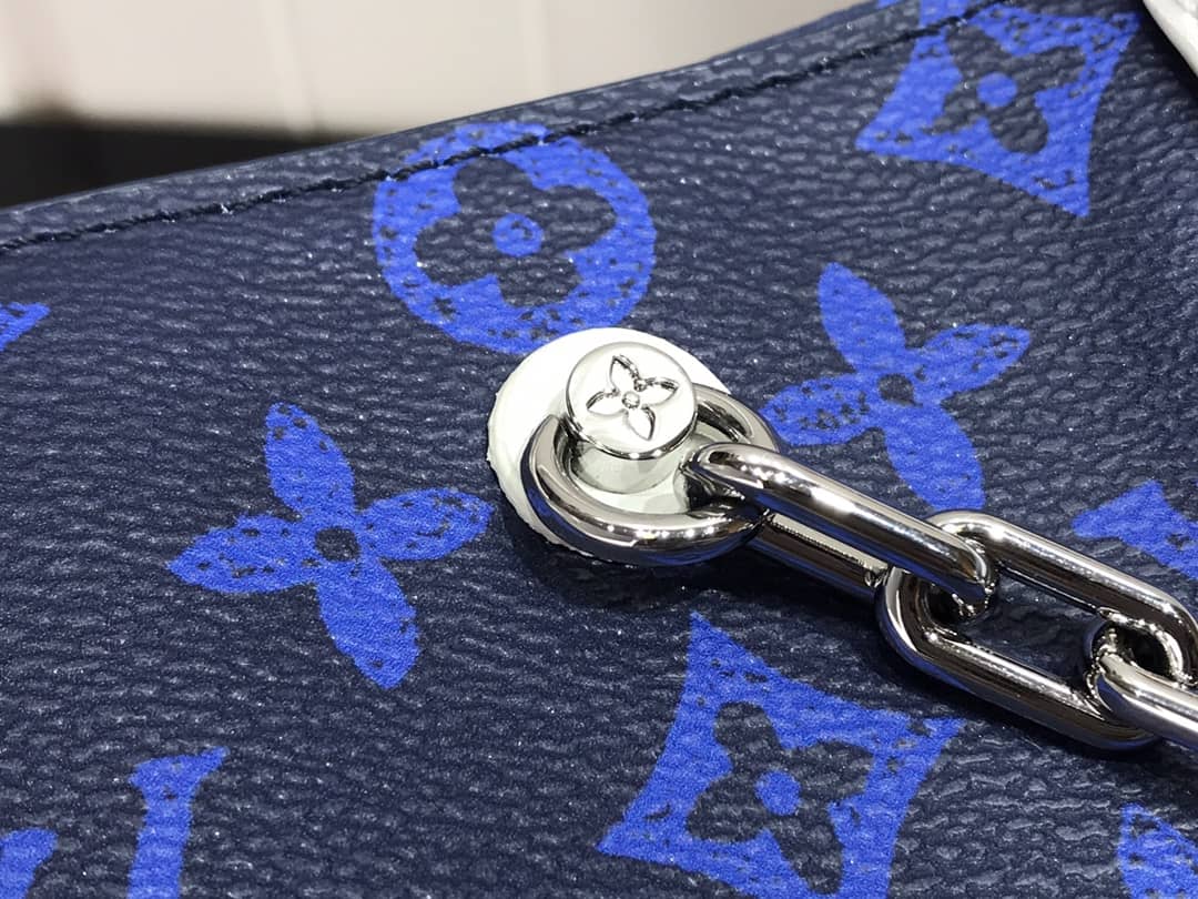 Must Have Designer Chain Tote Bag