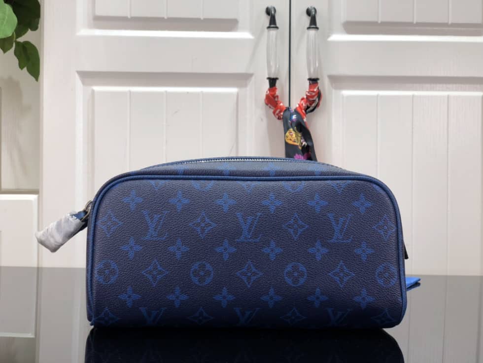 Louis Vuitton Dopp Kit Toilet Pouch Monogram Canvas M44494 Replica