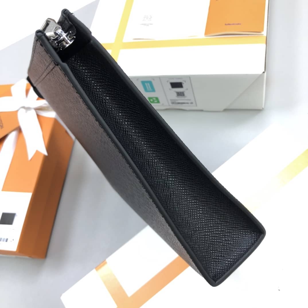 Louis Vuitton Pochette Voyage MM Replica Clutch Black M30395