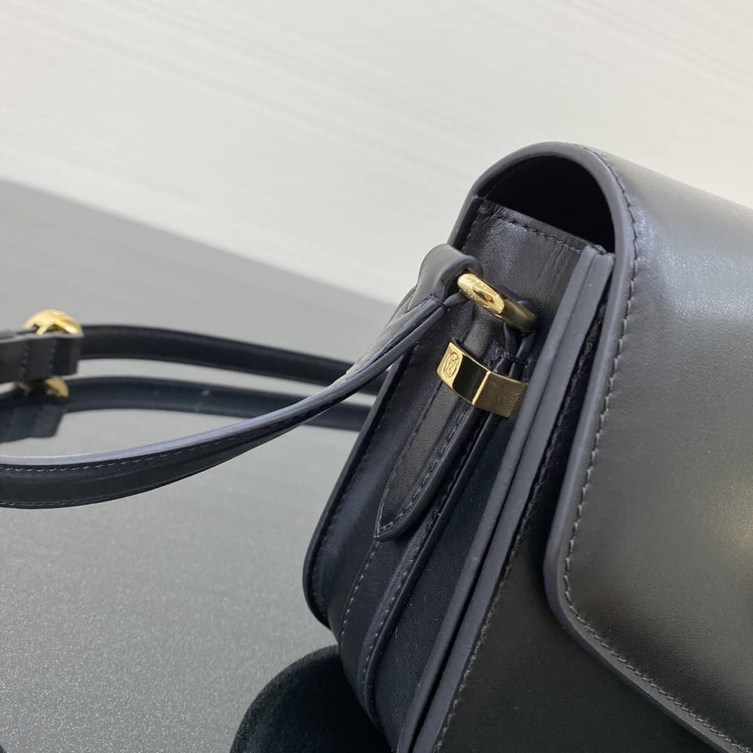 Louis Vuitton Pont 9 Leather Crossbody Bag M55948