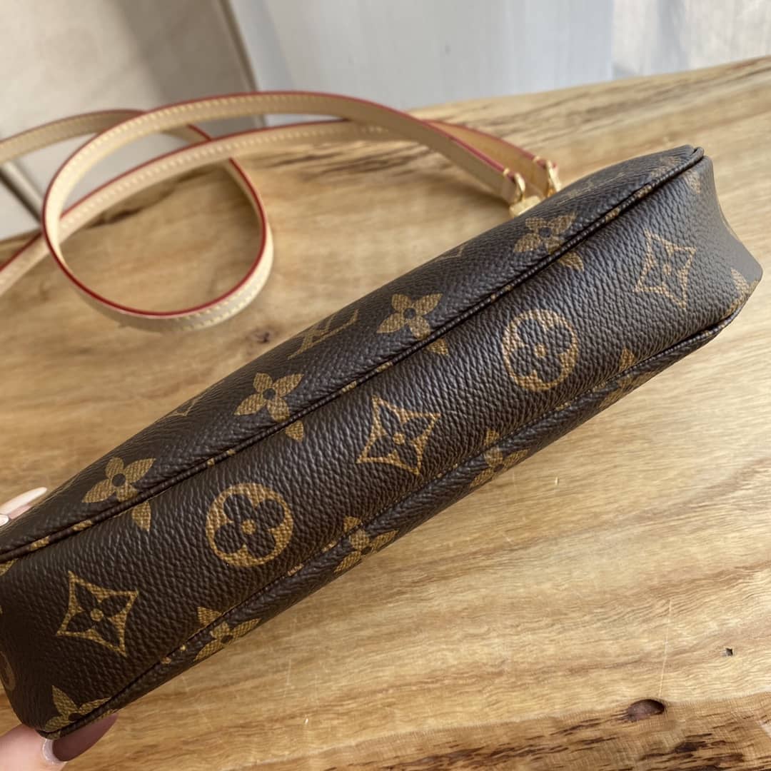 Louis Vuitton Pochette Dupe Monogram Accessoires Pouch M51980