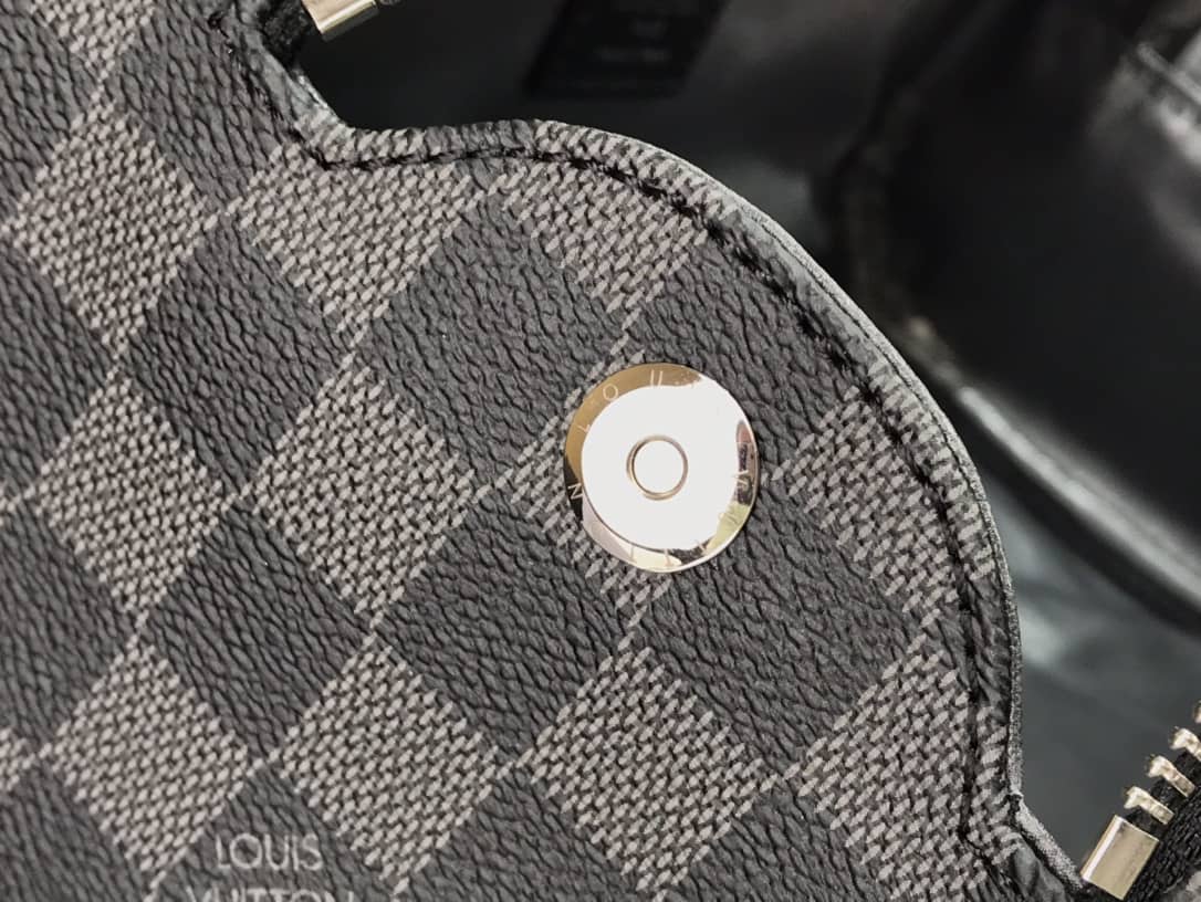 Louis Vuitton King Size Toiletry Bag Replica Black M47528