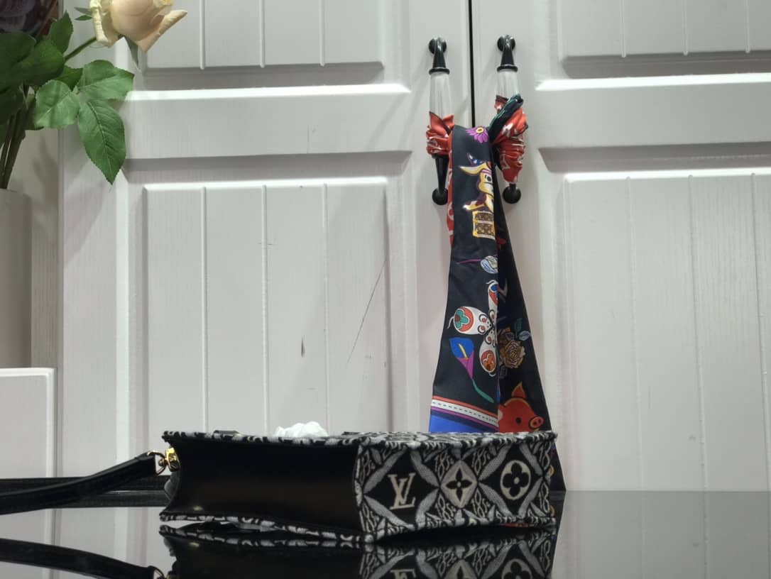 Louis Vuitton Monogram Petit Sac Plat 2Way Replica Shoulder Bag Black M69442