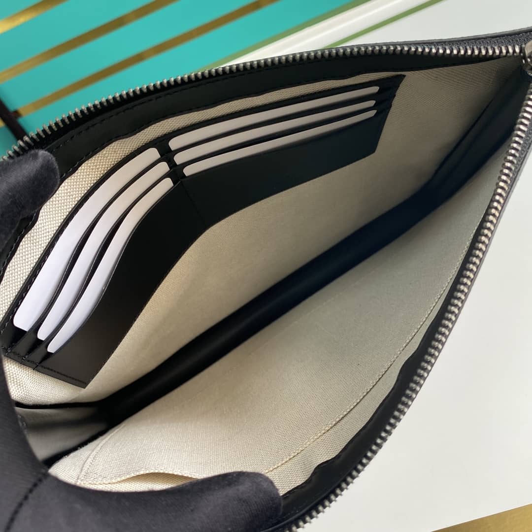 Gucci GG Supreme Tiger Print Wristlet Pouch Replica 575136