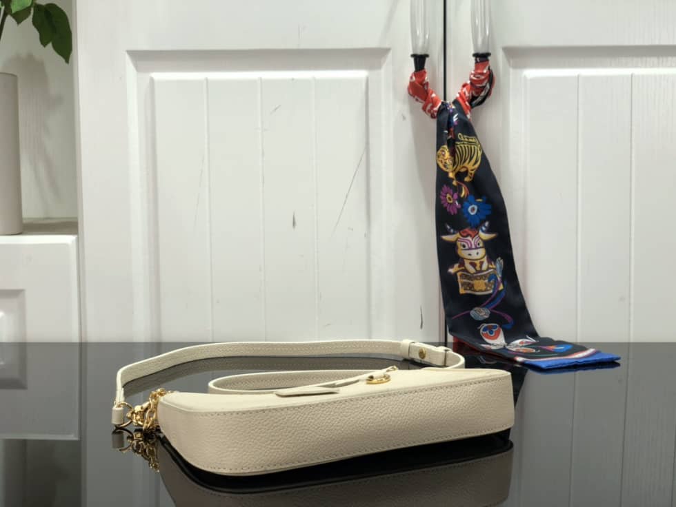 Louis Vuitton Easy Pouch On Strap Creme White Empreinte M81066 Replica
