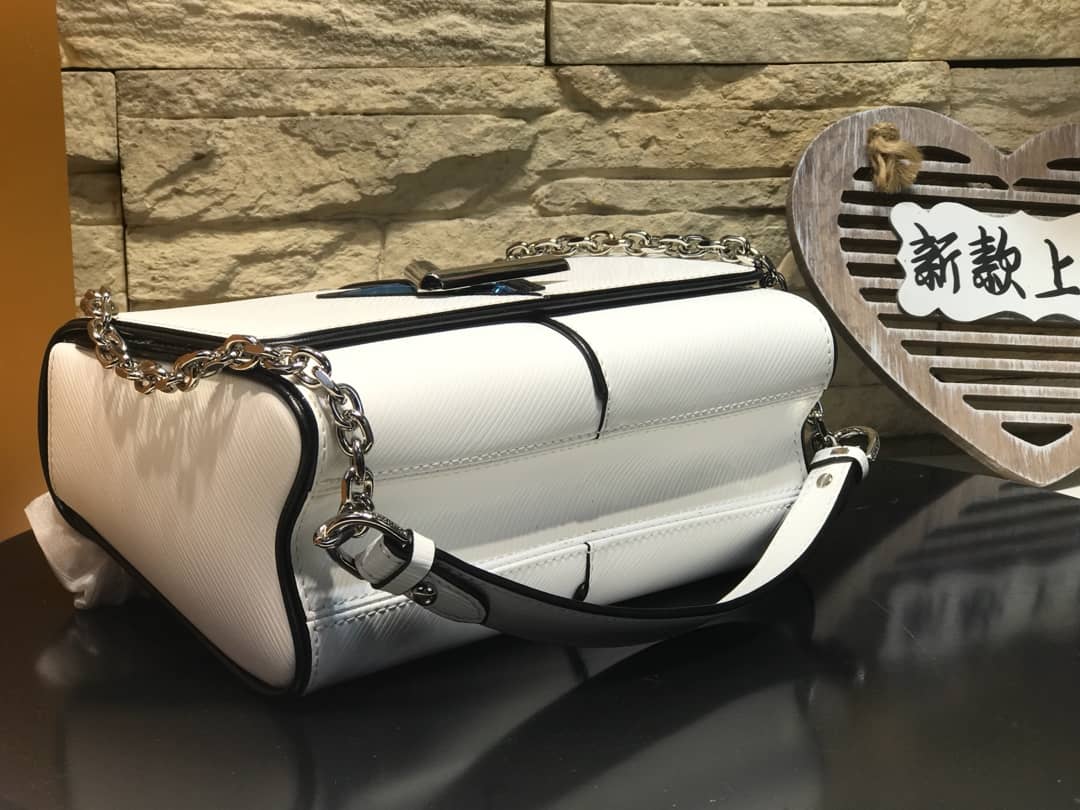 Louis Vuitton AAA Replica Chain Shoulder Bag White