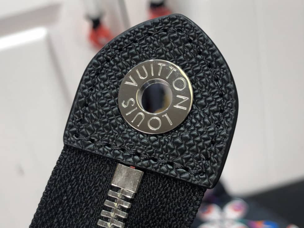 Louis Vuitton Taiga Pochette Voyage Black M59147 Replica