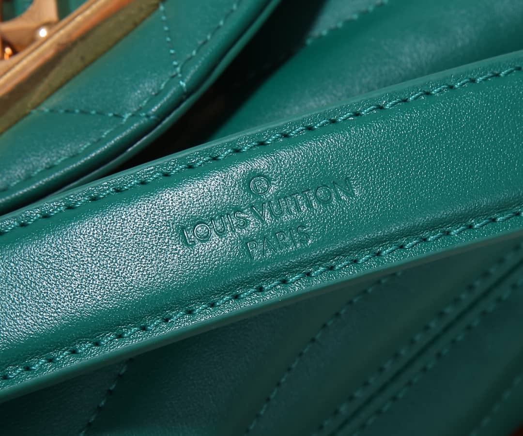 Louis Vuitton New Wave Chain Cowhide Leather Replica Shoulder Bag M58664