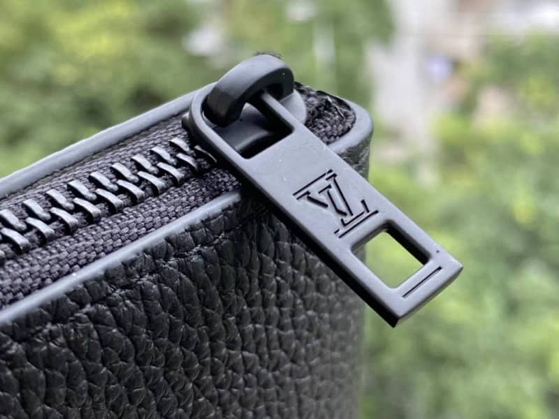 Louis Vuitton Aerogram IPad Pouch Grained Calf Leather Replica M69837