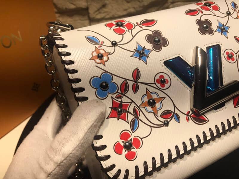 Louis Vuitton Knockoff Twist MM Chain Shoulder Bag Sale